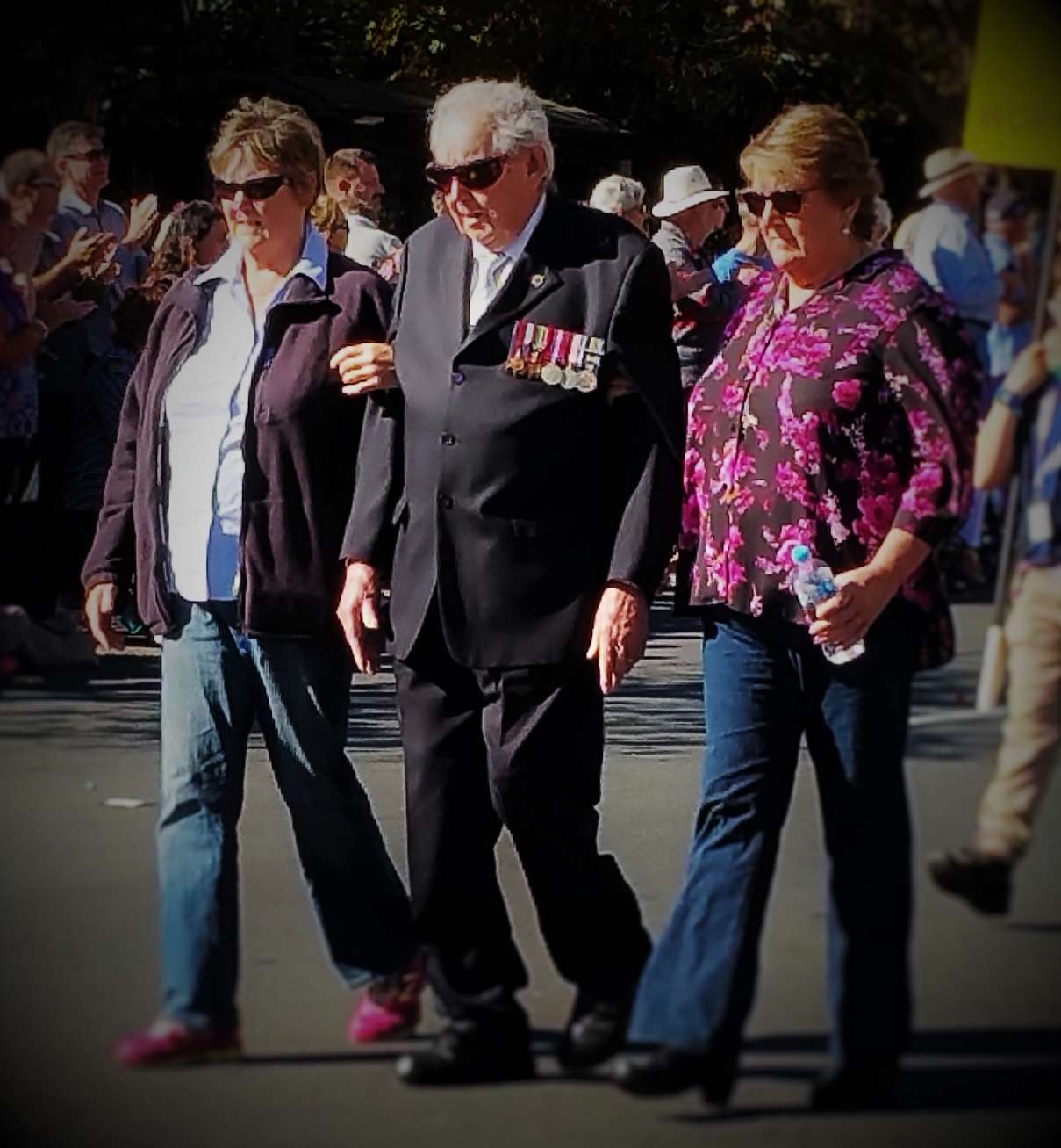adelaide_anzac_day_two_women_old_soldier